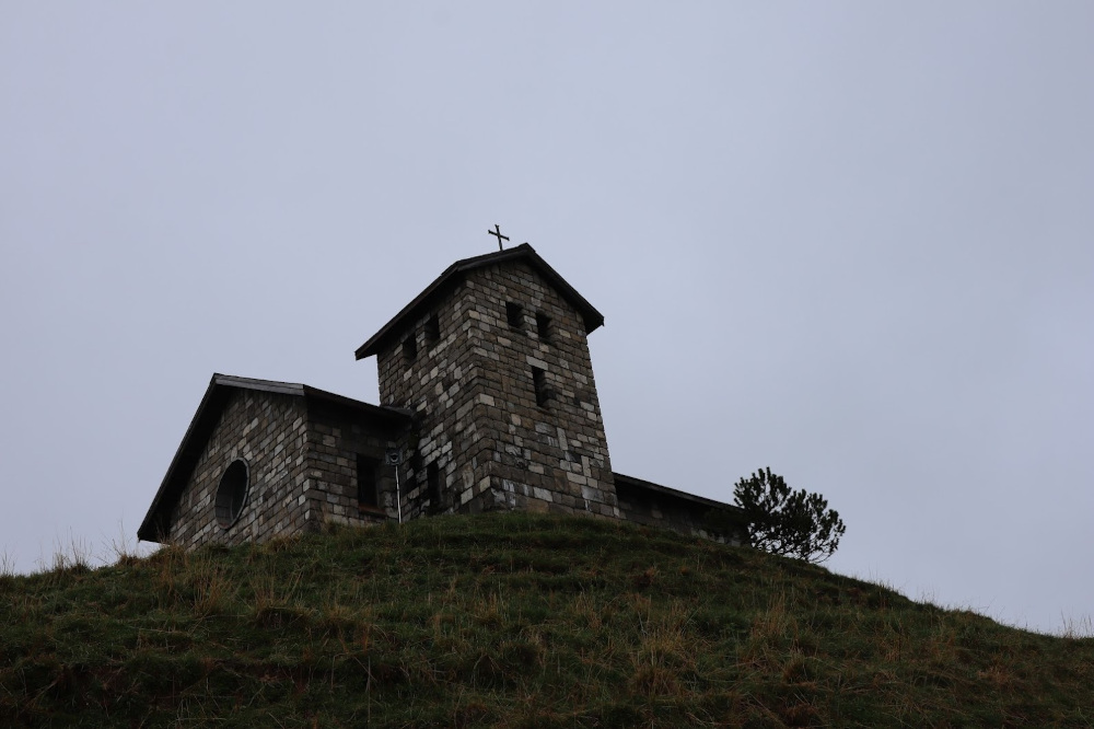 The Regina Montium mountain chapel at the peak.